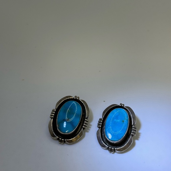 Navajo Roger Apachito sterling silver clip earrings w/ natural turquoise - Picture 16 of 16